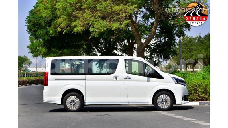 Big with watermark toyota granvia grande comore import dubai 1809