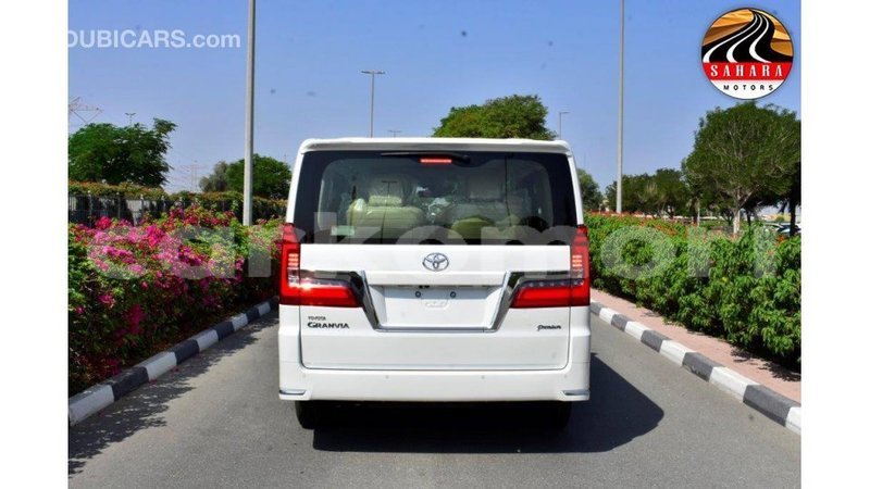 Big with watermark toyota granvia grande comore import dubai 1809