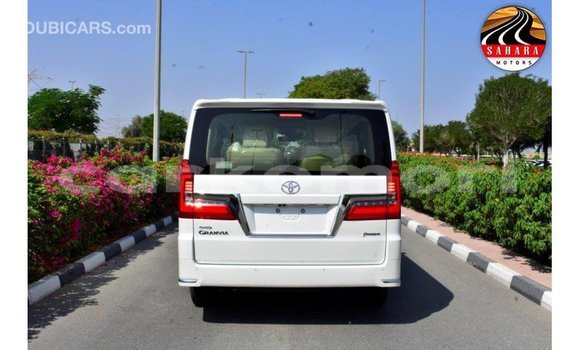 Acheter Import Voiture Toyota Granvia Blanc à Import - Dubai, Grande Comore Acheter Import Voiture Toyota Granvia Blanc à Import - Dubai, Grande Comore
