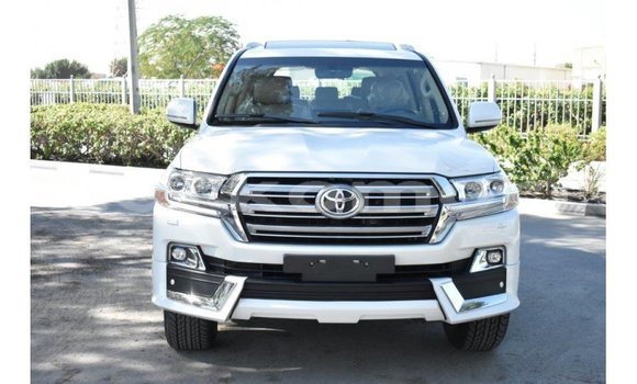 Acheter Import Voiture Toyota Land Cruiser Blanc à Import - Dubai, Grande Comore Acheter Import Voiture Toyota Land Cruiser Blanc à Import - Dubai, Grande Comore