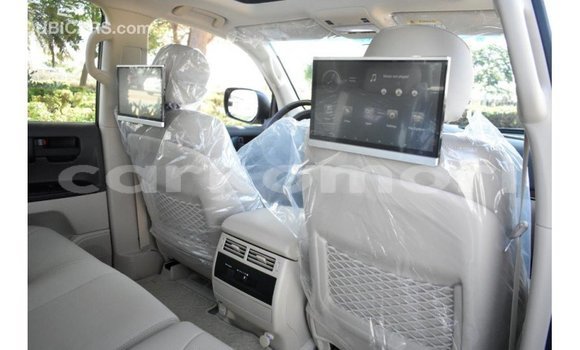 Acheter Import Voiture Toyota Land Cruiser Blanc à Import - Dubai, Grande Comore Acheter Import Voiture Toyota Land Cruiser Blanc à Import - Dubai, Grande Comore