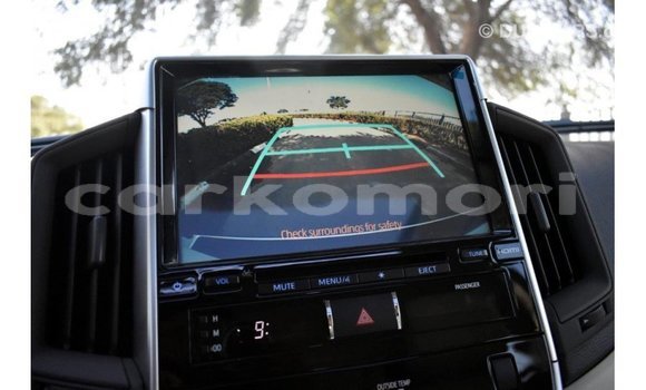 Acheter Import Voiture Toyota Land Cruiser Blanc à Import - Dubai, Grande Comore Acheter Import Voiture Toyota Land Cruiser Blanc à Import - Dubai, Grande Comore