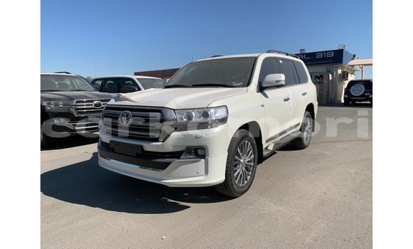 Buy Import Toyota Land Cruiser White Car in Import - Dubai in Great Comore Buy Import Toyota Land Cruiser White Car in Import - Dubai in Great Comore