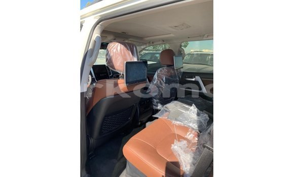 Buy Import Toyota Land Cruiser White Car in Import - Dubai in Great Comore Buy Import Toyota Land Cruiser White Car in Import - Dubai in Great Comore