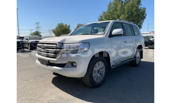 Buy Import Toyota Land Cruiser White Car in Import - Dubai in Great Comore Buy Import Toyota Land Cruiser White Car in Import - Dubai in Great Comore
