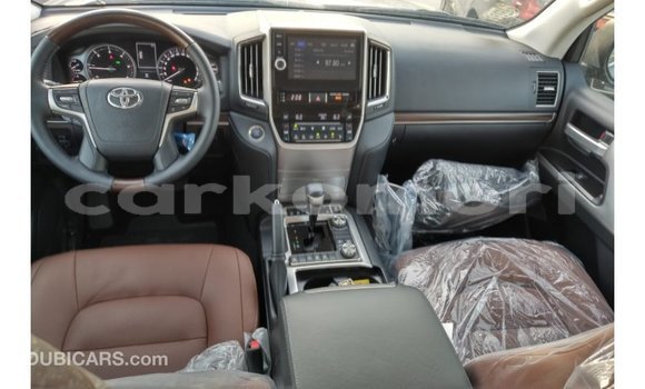 Buy Import Toyota Land Cruiser White Car in Import - Dubai in Great Comore Buy Import Toyota Land Cruiser White Car in Import - Dubai in Great Comore