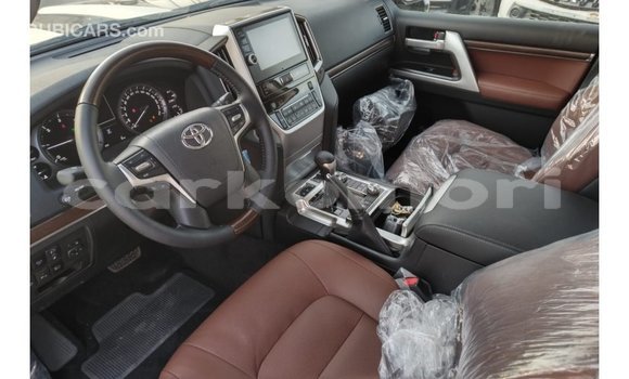 Buy Import Toyota Land Cruiser White Car in Import - Dubai in Great Comore Buy Import Toyota Land Cruiser White Car in Import - Dubai in Great Comore