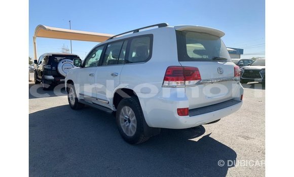 Buy Import Toyota Land Cruiser White Car in Import - Dubai in Great Comore Buy Import Toyota Land Cruiser White Car in Import - Dubai in Great Comore