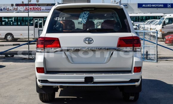 Buy Import Toyota Land Cruiser White Car in Import - Dubai in Great Comore Buy Import Toyota Land Cruiser White Car in Import - Dubai in Great Comore