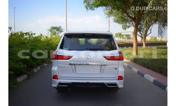 Acheter Import Voiture Lexus LX Blanc à Import - Dubai, Grande Comore Acheter Import Voiture Lexus LX Blanc à Import - Dubai, Grande Comore