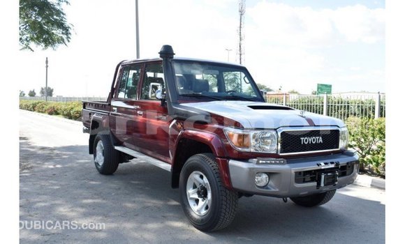 Acheter Import Voiture Toyota Land Cruiser Rouge à Import - Dubai, Grande Comore Acheter Import Voiture Toyota Land Cruiser Rouge à Import - Dubai, Grande Comore