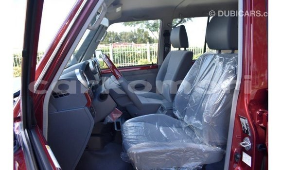 Acheter Import Voiture Toyota Land Cruiser Rouge à Import - Dubai, Grande Comore Acheter Import Voiture Toyota Land Cruiser Rouge à Import - Dubai, Grande Comore