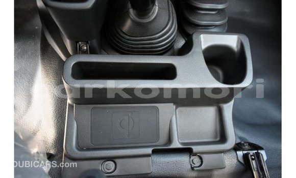 Acheter Import Voiture Toyota Land Cruiser Rouge à Import - Dubai, Grande Comore Acheter Import Voiture Toyota Land Cruiser Rouge à Import - Dubai, Grande Comore