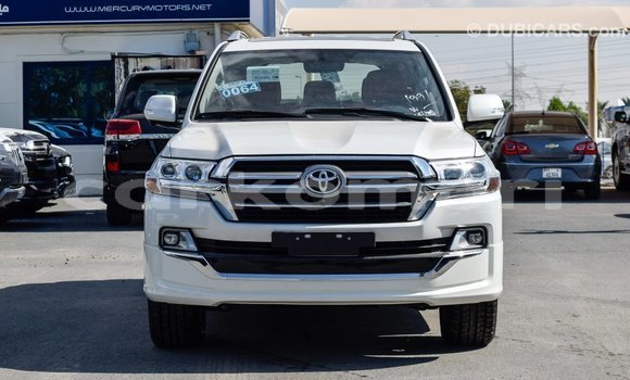 Buy Import Toyota Land Cruiser White Car in Import - Dubai in Great Comore Buy Import Toyota Land Cruiser White Car in Import - Dubai in Great Comore