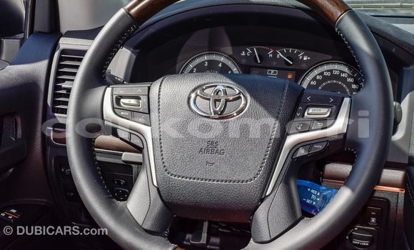 Buy Import Toyota Land Cruiser White Car in Import - Dubai in Great Comore Buy Import Toyota Land Cruiser White Car in Import - Dubai in Great Comore