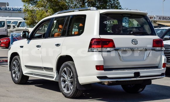 Buy Import Toyota Land Cruiser White Car in Import - Dubai in Great Comore Buy Import Toyota Land Cruiser White Car in Import - Dubai in Great Comore