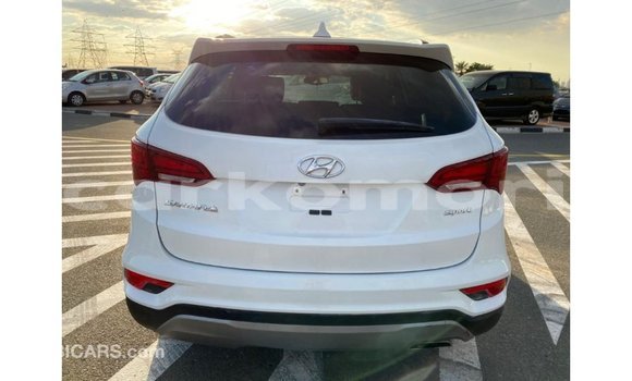 Acheter Import Voiture Hyundai Santa Fe Blanc à Import - Dubai, Grande Comore Acheter Import Voiture Hyundai Santa Fe Blanc à Import - Dubai, Grande Comore