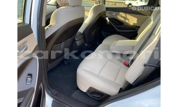 Acheter Import Voiture Hyundai Santa Fe Blanc à Import - Dubai, Grande Comore Acheter Import Voiture Hyundai Santa Fe Blanc à Import - Dubai, Grande Comore