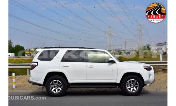 Acheter Import Voiture Toyota 4Runner Blanc à Import - Dubai, Grande Comore Acheter Import Voiture Toyota 4Runner Blanc à Import - Dubai, Grande Comore