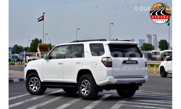 Acheter Import Voiture Toyota 4Runner Blanc à Import - Dubai, Grande Comore Acheter Import Voiture Toyota 4Runner Blanc à Import - Dubai, Grande Comore