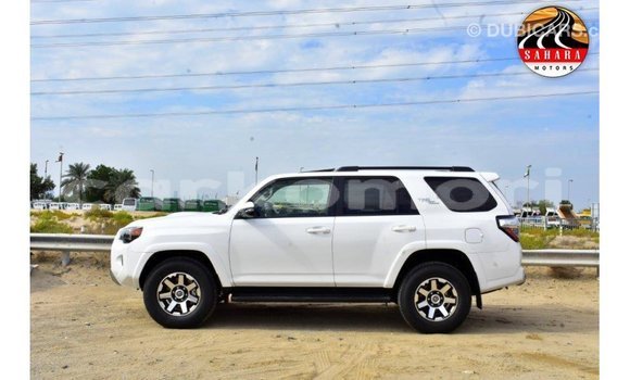 Acheter Import Voiture Toyota 4Runner Blanc à Import - Dubai, Grande Comore Acheter Import Voiture Toyota 4Runner Blanc à Import - Dubai, Grande Comore