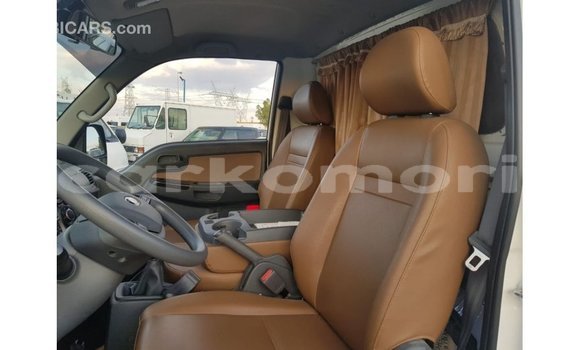 Acheter Import Voiture Kia Carens Blanc à Import - Dubai, Grande Comore Acheter Import Voiture Kia Carens Blanc à Import - Dubai, Grande Comore