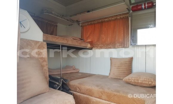 Acheter Import Voiture Kia Carens Blanc à Import - Dubai, Grande Comore Acheter Import Voiture Kia Carens Blanc à Import - Dubai, Grande Comore