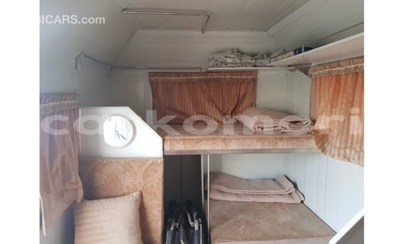 Acheter Import Voiture Kia Carens Blanc à Import - Dubai, Grande Comore Acheter Import Voiture Kia Carens Blanc à Import - Dubai, Grande Comore