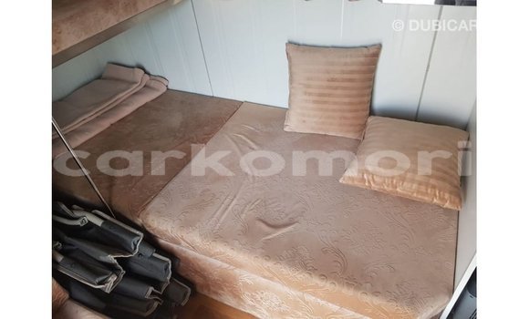 Acheter Import Voiture Kia Carens Blanc à Import - Dubai, Grande Comore Acheter Import Voiture Kia Carens Blanc à Import - Dubai, Grande Comore