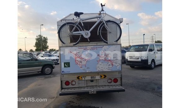 Acheter Import Voiture Kia Carens Blanc à Import - Dubai, Grande Comore Acheter Import Voiture Kia Carens Blanc à Import - Dubai, Grande Comore