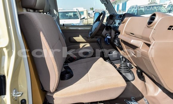 Buy Import Toyota Land Cruiser Beige Car in Import - Dubai in Great Comore Buy Import Toyota Land Cruiser Beige Car in Import - Dubai in Great Comore