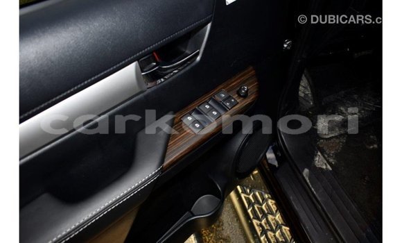 Acheter Import Voiture Toyota Hilux Noir à Import - Dubai, Grande Comore Acheter Import Voiture Toyota Hilux Noir à Import - Dubai, Grande Comore