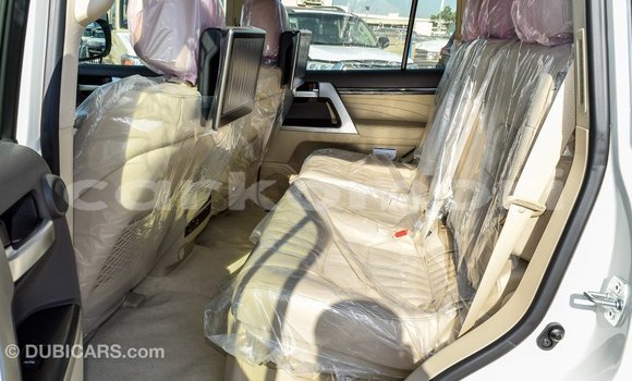 Buy Import Toyota Land Cruiser White Car in Import - Dubai in Great Comore Buy Import Toyota Land Cruiser White Car in Import - Dubai in Great Comore