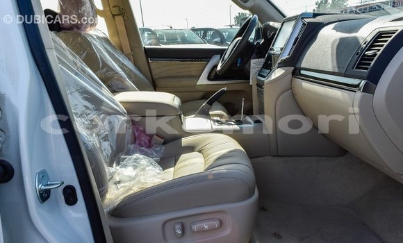 Buy Import Toyota Land Cruiser White Car in Import - Dubai in Great Comore Buy Import Toyota Land Cruiser White Car in Import - Dubai in Great Comore
