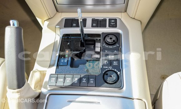 Buy Import Toyota Land Cruiser White Car in Import - Dubai in Great Comore Buy Import Toyota Land Cruiser White Car in Import - Dubai in Great Comore