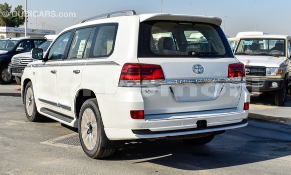Buy Import Toyota Land Cruiser White Car in Import - Dubai in Great Comore Buy Import Toyota Land Cruiser White Car in Import - Dubai in Great Comore