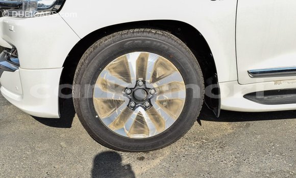 Buy Import Toyota Land Cruiser White Car in Import - Dubai in Great Comore Buy Import Toyota Land Cruiser White Car in Import - Dubai in Great Comore