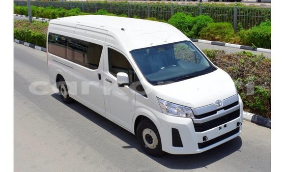 Acheter Import Voiture Toyota Hiace Blanc à Import - Dubai, Grande Comore Acheter Import Voiture Toyota Hiace Blanc à Import - Dubai, Grande Comore