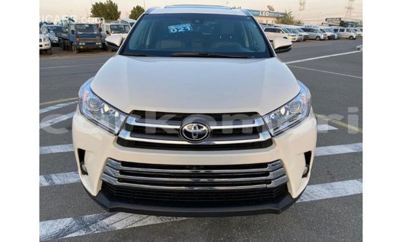 Acheter Import Voiture Toyota Highlander Blanc à Import - Dubai, Grande Comore Acheter Import Voiture Toyota Highlander Blanc à Import - Dubai, Grande Comore