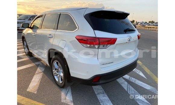 Acheter Import Voiture Toyota Highlander Blanc à Import - Dubai, Grande Comore Acheter Import Voiture Toyota Highlander Blanc à Import - Dubai, Grande Comore