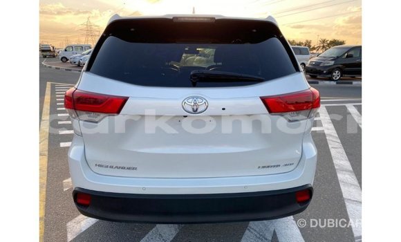 Acheter Import Voiture Toyota Highlander Blanc à Import - Dubai, Grande Comore Acheter Import Voiture Toyota Highlander Blanc à Import - Dubai, Grande Comore