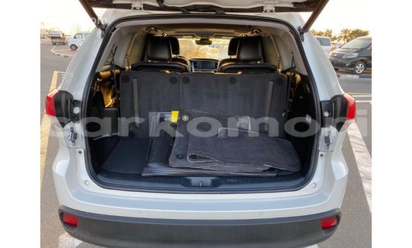 Acheter Import Voiture Toyota Highlander Blanc à Import - Dubai, Grande Comore Acheter Import Voiture Toyota Highlander Blanc à Import - Dubai, Grande Comore