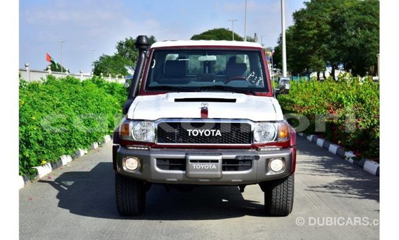 Acheter Import Voiture Toyota Land Cruiser Rouge à Import - Dubai, Grande Comore Acheter Import Voiture Toyota Land Cruiser Rouge à Import - Dubai, Grande Comore