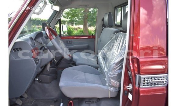 Acheter Import Voiture Toyota Land Cruiser Rouge à Import - Dubai, Grande Comore Acheter Import Voiture Toyota Land Cruiser Rouge à Import - Dubai, Grande Comore