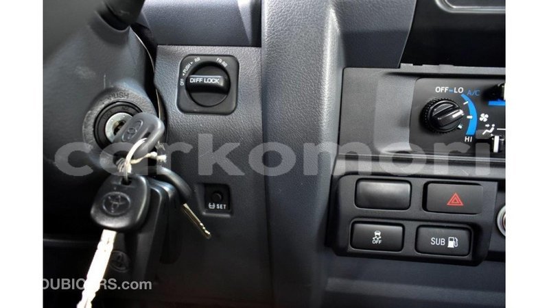 Big with watermark toyota land cruiser grande comore import dubai 1880
