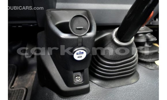 Acheter Import Voiture Toyota Land Cruiser Rouge à Import - Dubai, Grande Comore Acheter Import Voiture Toyota Land Cruiser Rouge à Import - Dubai, Grande Comore