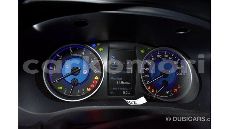 Big with watermark toyota hilux grande comore import dubai 1883