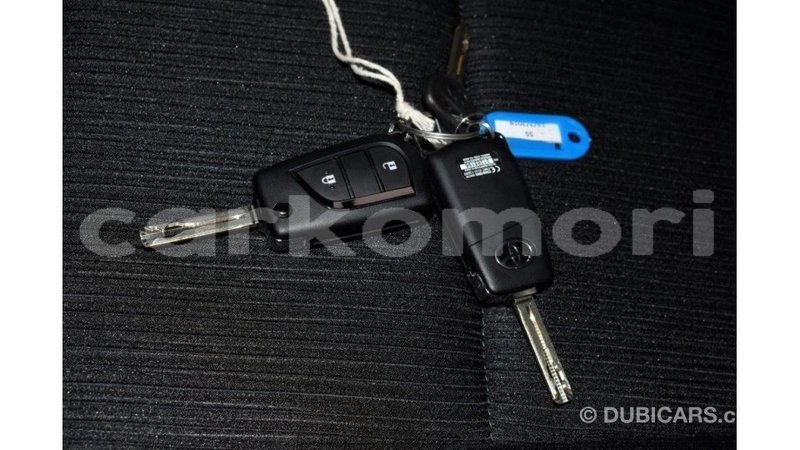 Big with watermark toyota hilux grande comore import dubai 1883