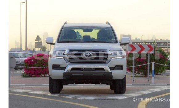 Acheter Import Voiture Toyota Land Cruiser Blanc à Import - Dubai, Grande Comore Acheter Import Voiture Toyota Land Cruiser Blanc à Import - Dubai, Grande Comore