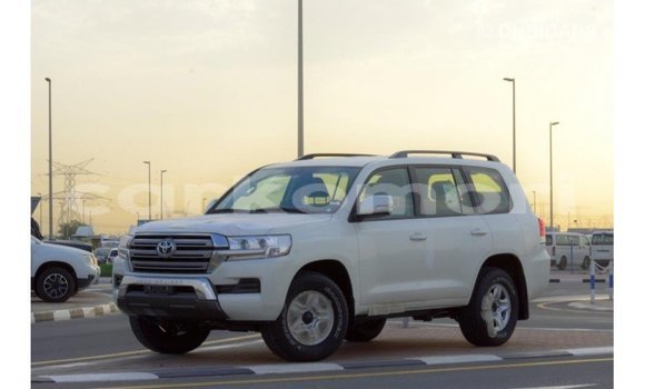 Acheter Import Voiture Toyota Land Cruiser Blanc à Import - Dubai, Grande Comore Acheter Import Voiture Toyota Land Cruiser Blanc à Import - Dubai, Grande Comore